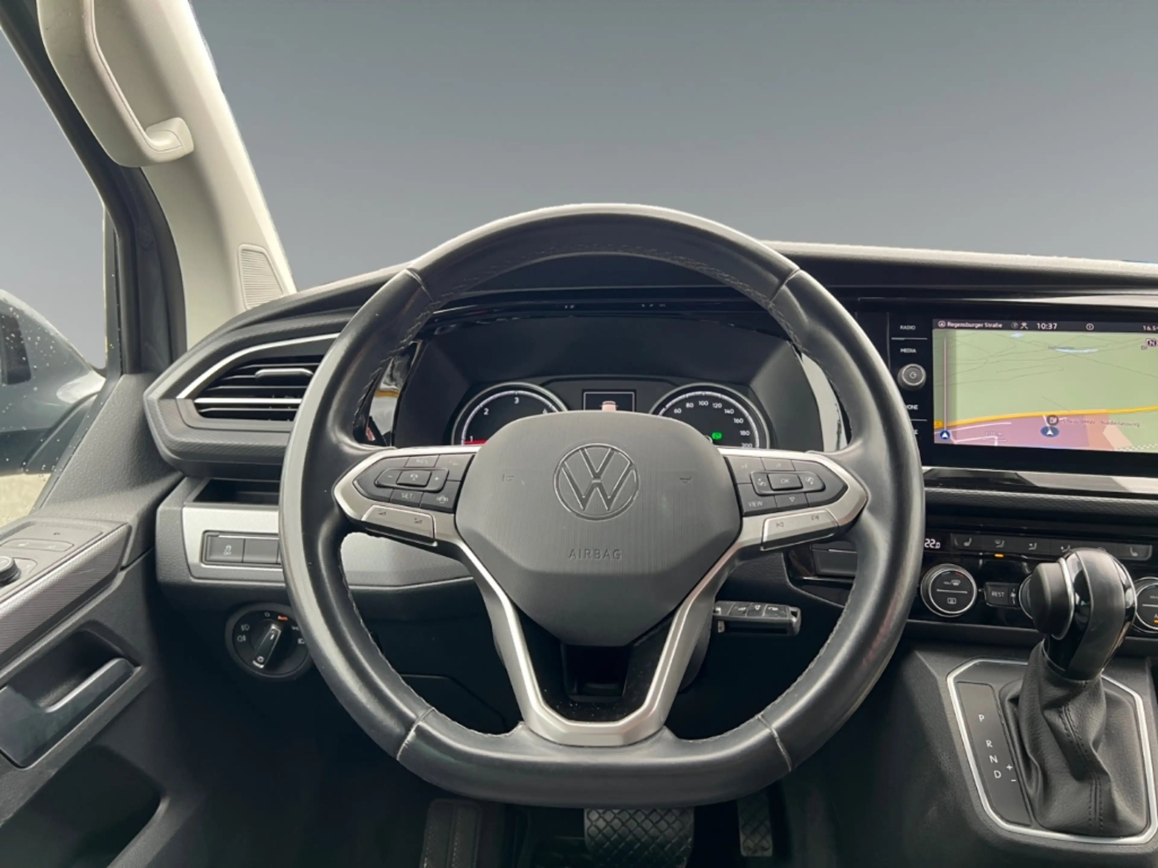 Volkswagen T6.1 Multivan 4MOTION Generation Six Navi LED Dyn. Kurvenlicht A — photo 3
