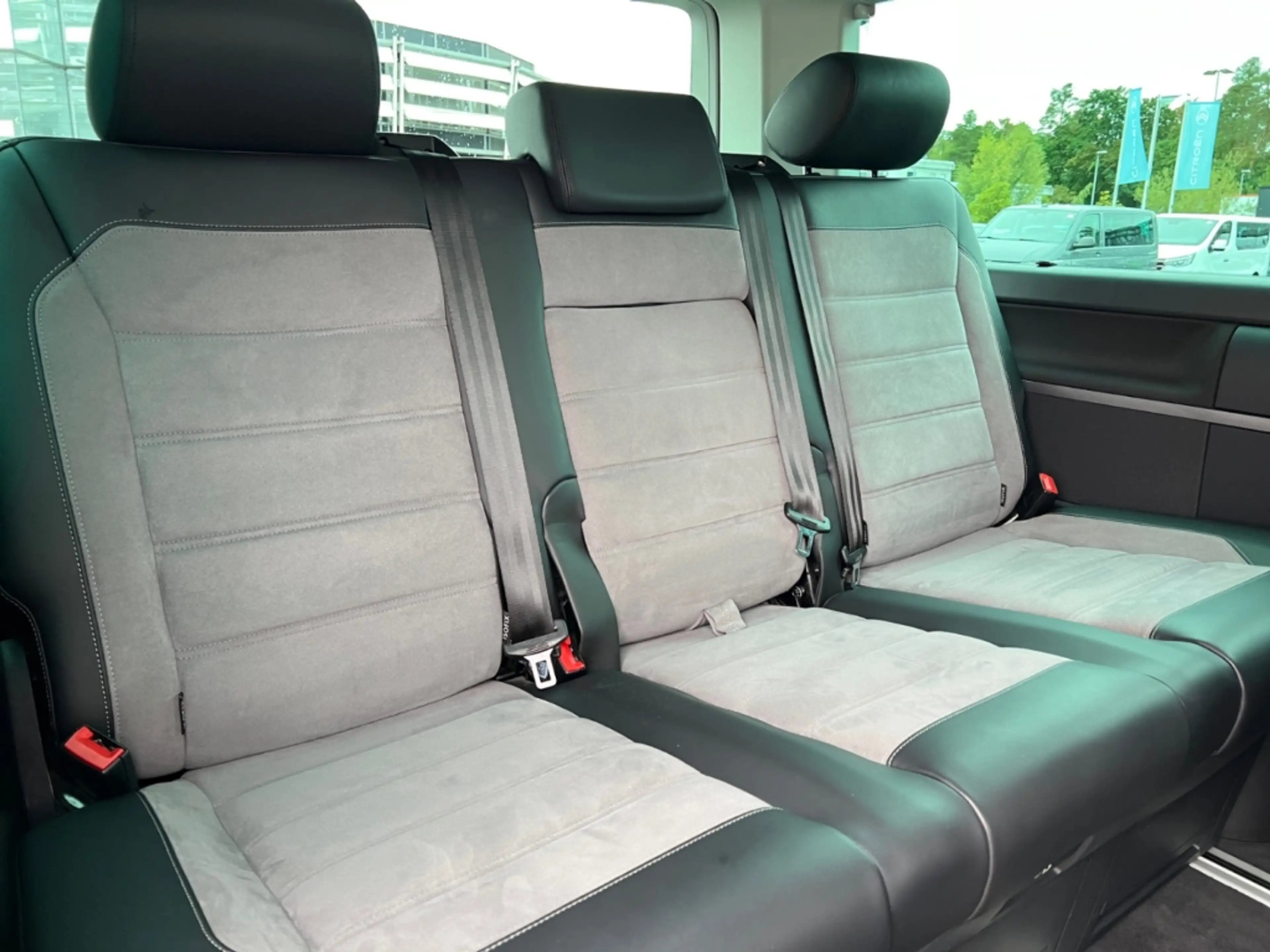 Volkswagen T6.1 Multivan 4MOTION Generation Six Navi LED Dyn. Kurvenlicht A — photo 12