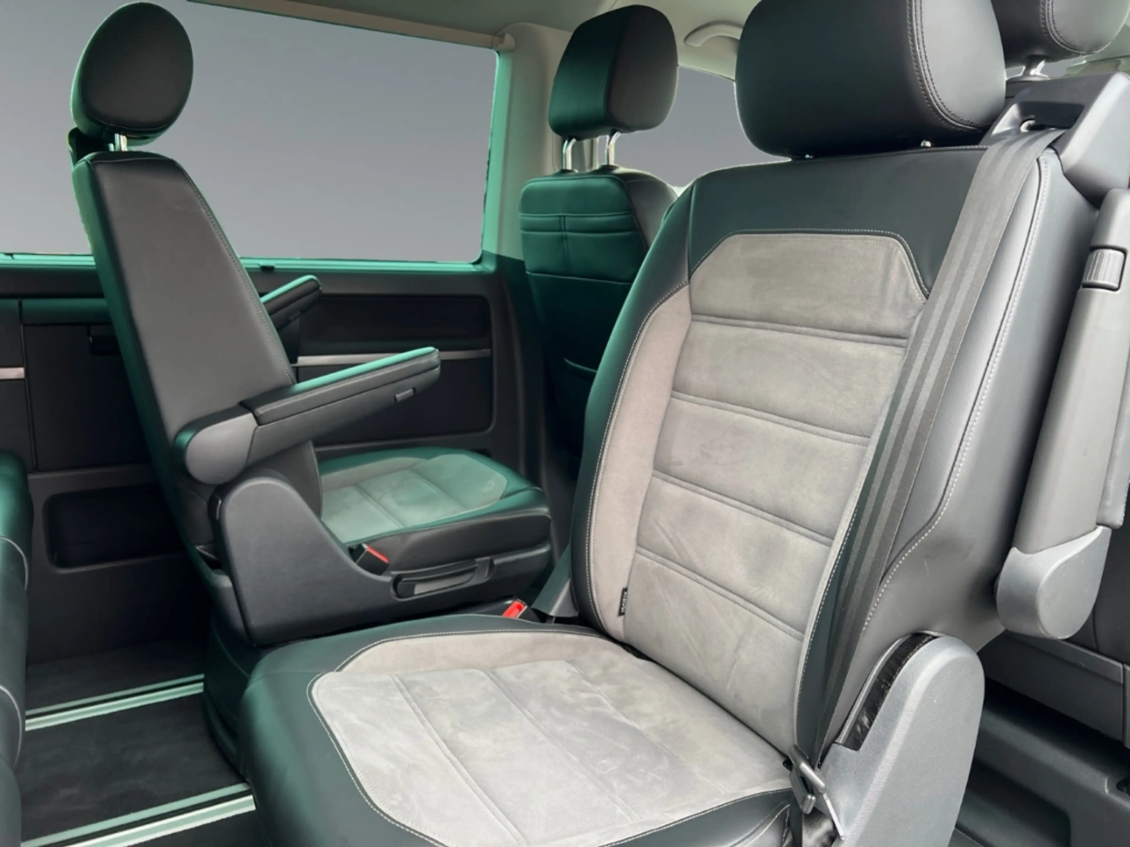 Volkswagen T6.1 Multivan 4MOTION Generation Six Navi LED Dyn. Kurvenlicht A — photo 11