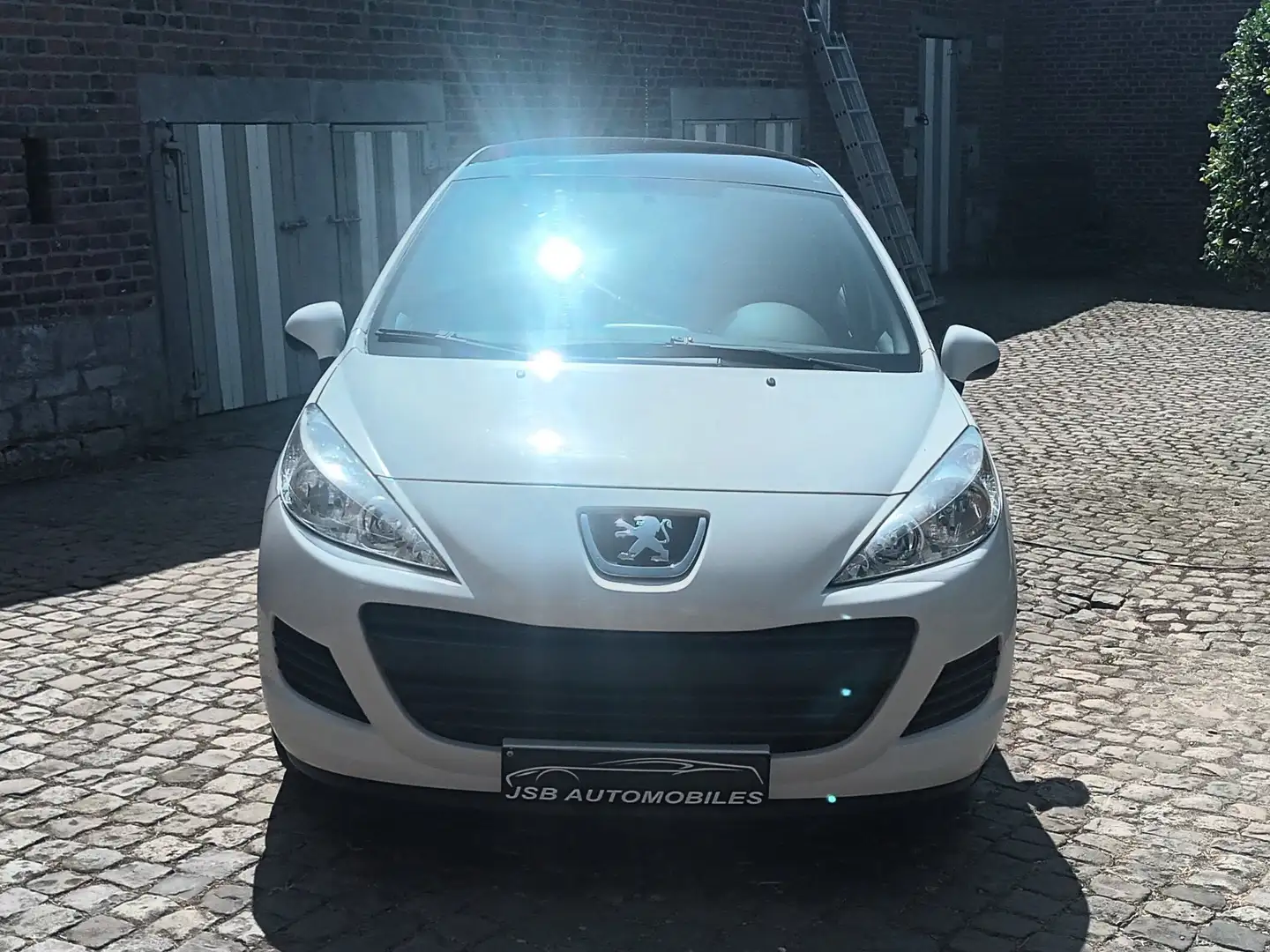 Peugeot 207 SW 1.4i essence 135000 km EURO 5 Blanc - 2