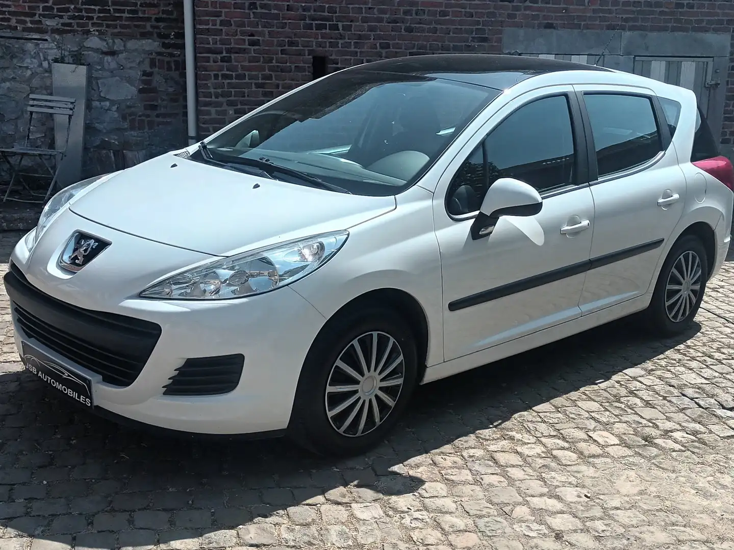 Peugeot 207 SW 1.4i essence 135000 km EURO 5 Blanc - 1