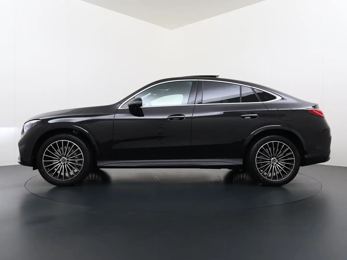 Mercedes-Benz GLC 300 Coupé 300e 4MATIC Sport Edition Schwarz - 2