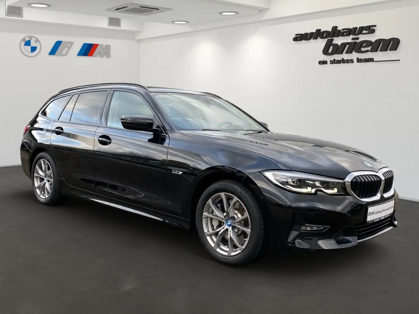 BMW 330 e Touring, Sport Line, HYBRID Zwart - 2