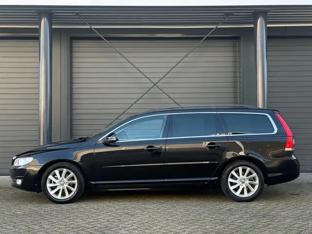 Volvo V70 view 7