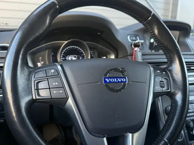 Volvo V70 view 8