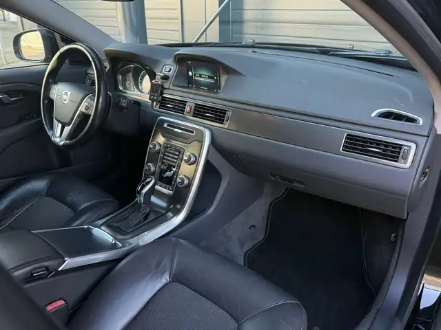 Volvo V70 view 14