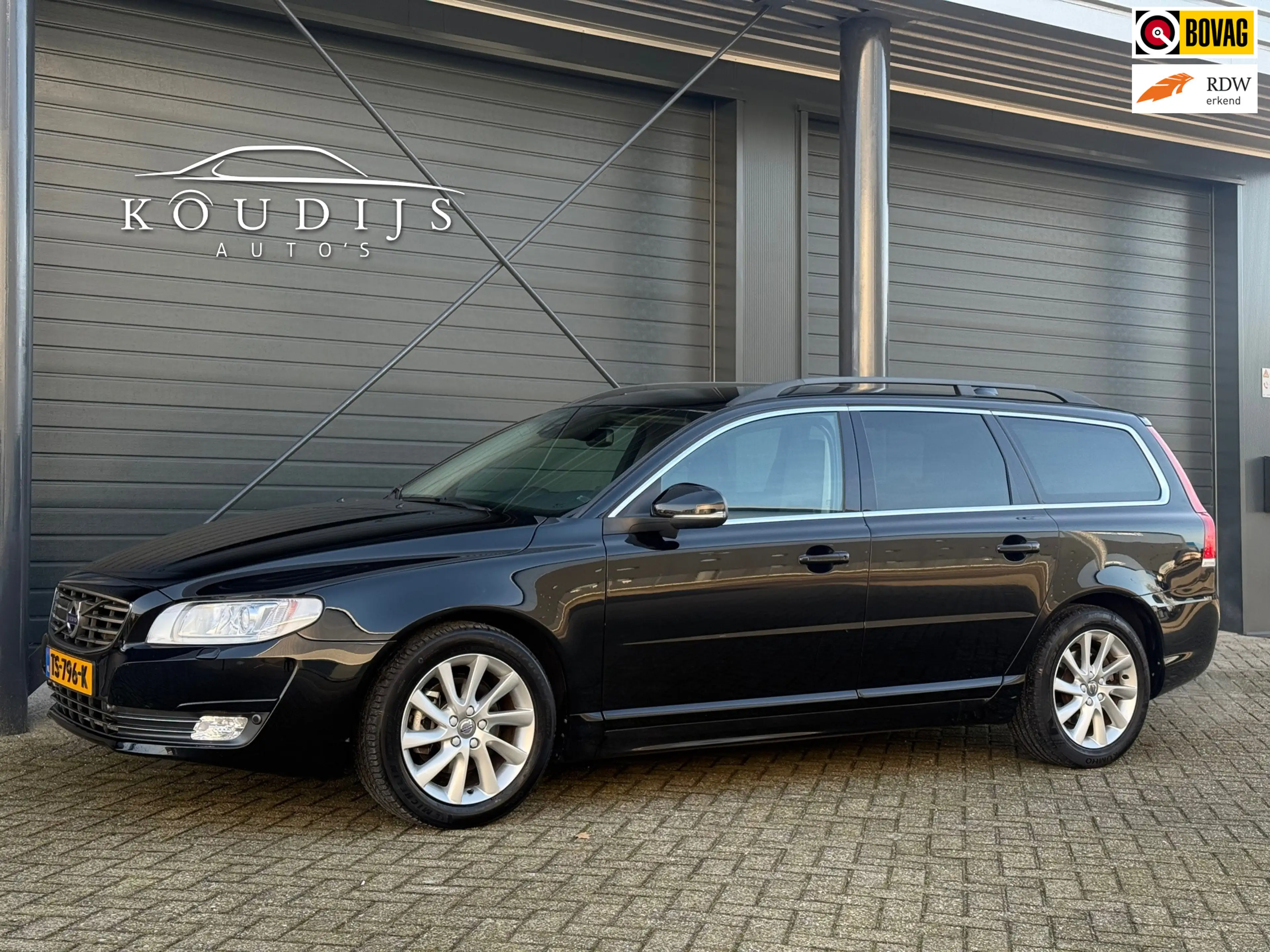 Volvo V70 2.0 T4 Dynamic, ACC, Stoel/Stuur verw., Afn Trekha