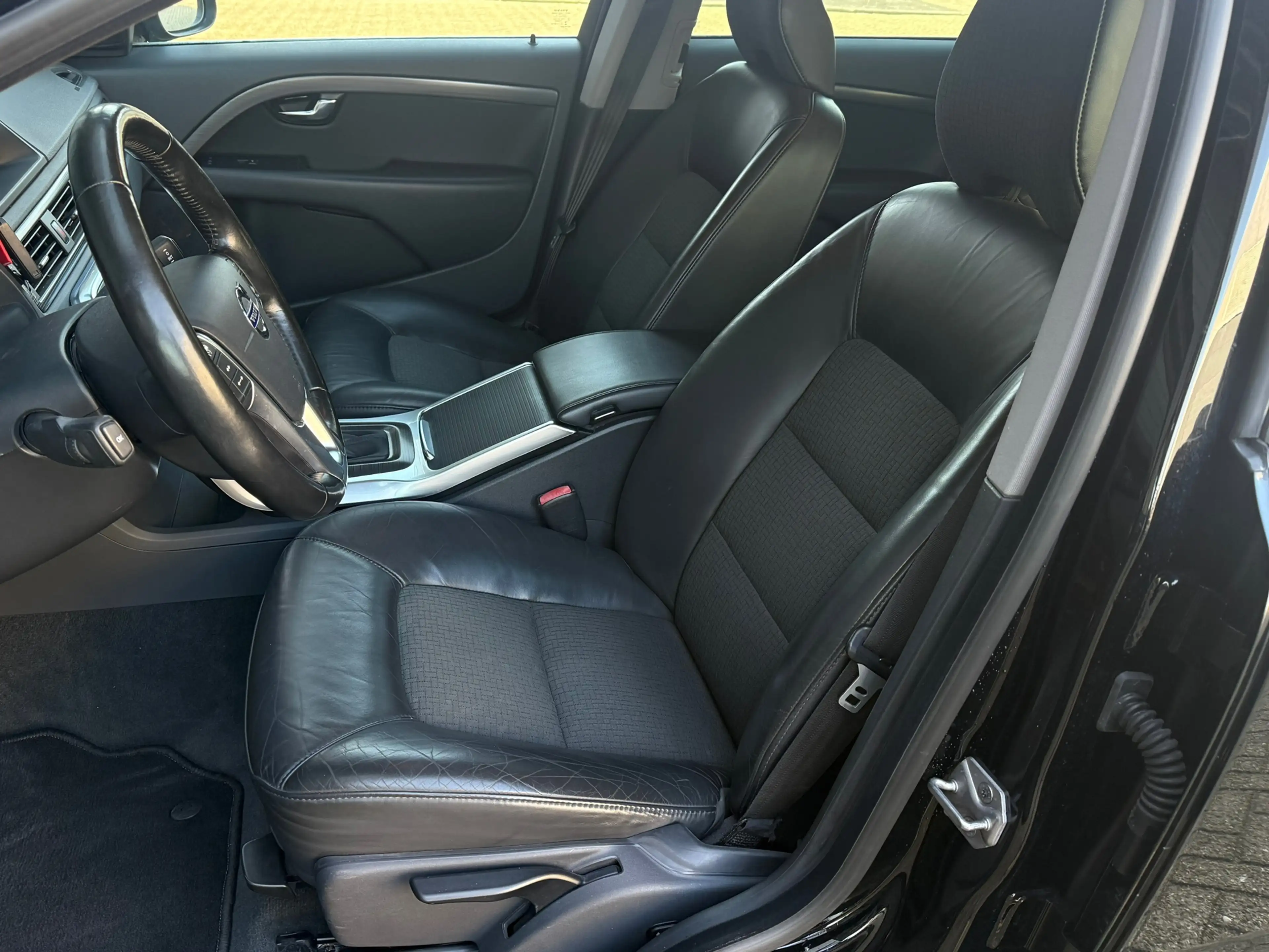 Volvo V70 2.0 T4 Dynamic, ACC, Stoel/Stuur verw., Afn Trekha — photo 4