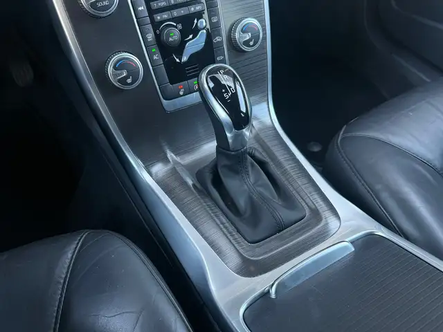 Volvo V70 view 24
