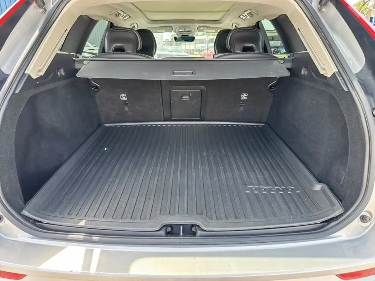 Volvo XC60 снимка Volvo XC60
