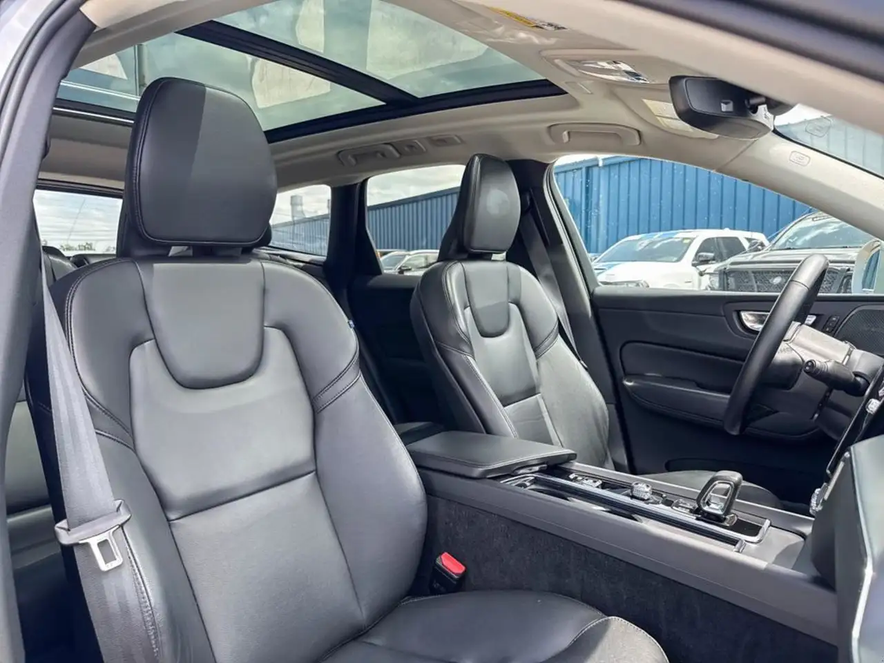 Volvo XC60 снимка Volvo XC60