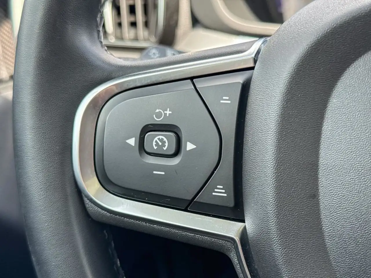 Volvo XC60 снимка Volvo XC60