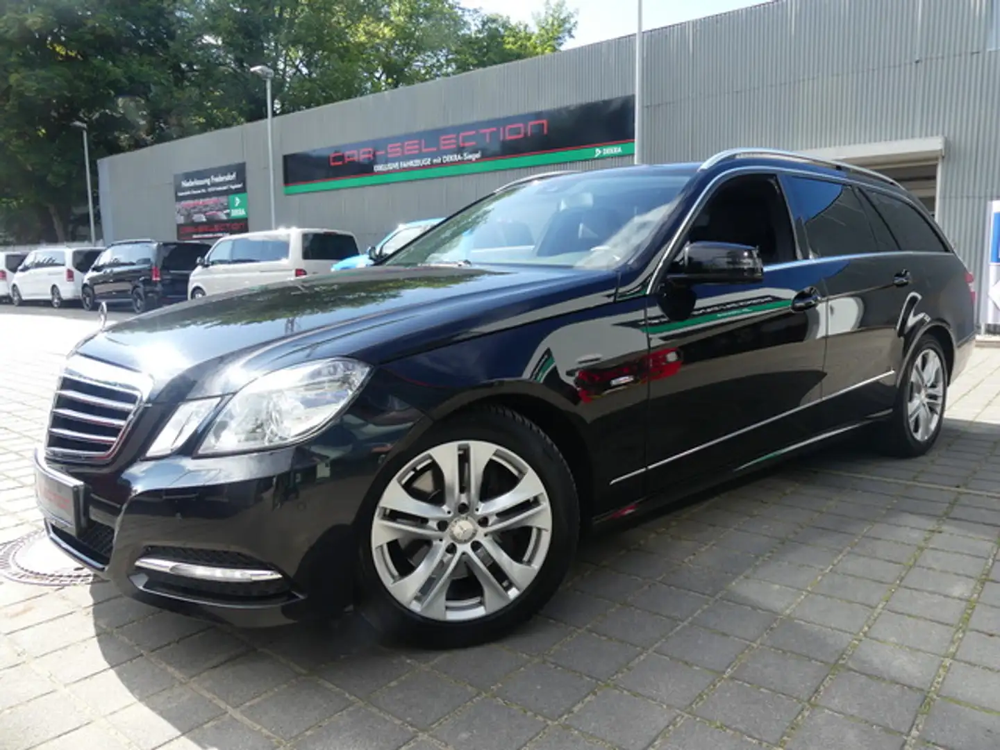 Mercedes-Benz E 250 T Kombi CGI BlueEfficiency COMAND/XENON/NAVI/KLIMA Schwarz - 2