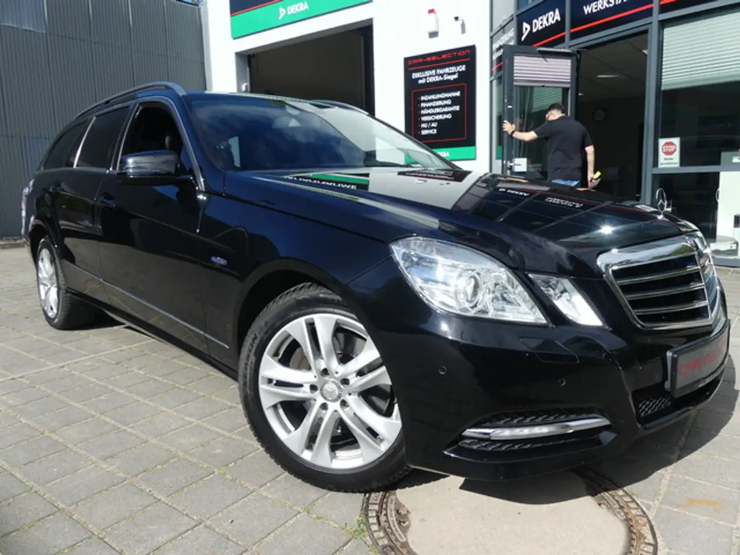 Mercedes-Benz E 250 T Kombi CGI BlueEfficiency COMAND/XENON/NAVI/KLIMA Schwarz - 1