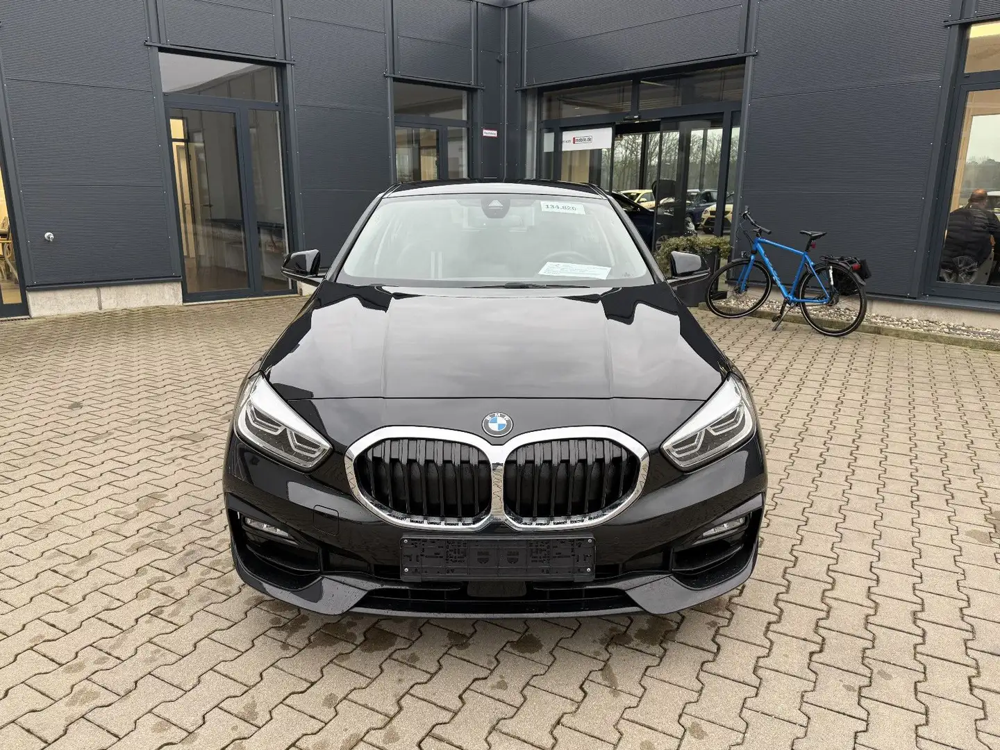 BMW 118 i Sport Line Steptronic Schwarz - 2