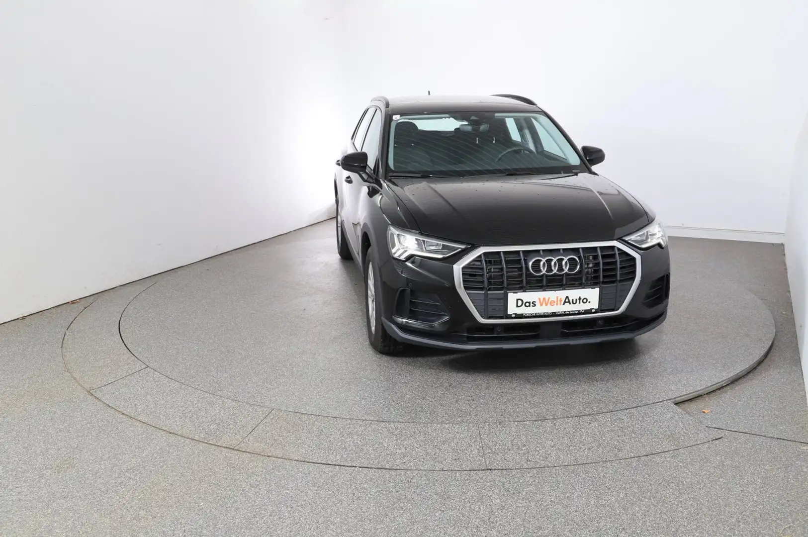 Audi Q3 35 TFSI intense Schwarz - 2