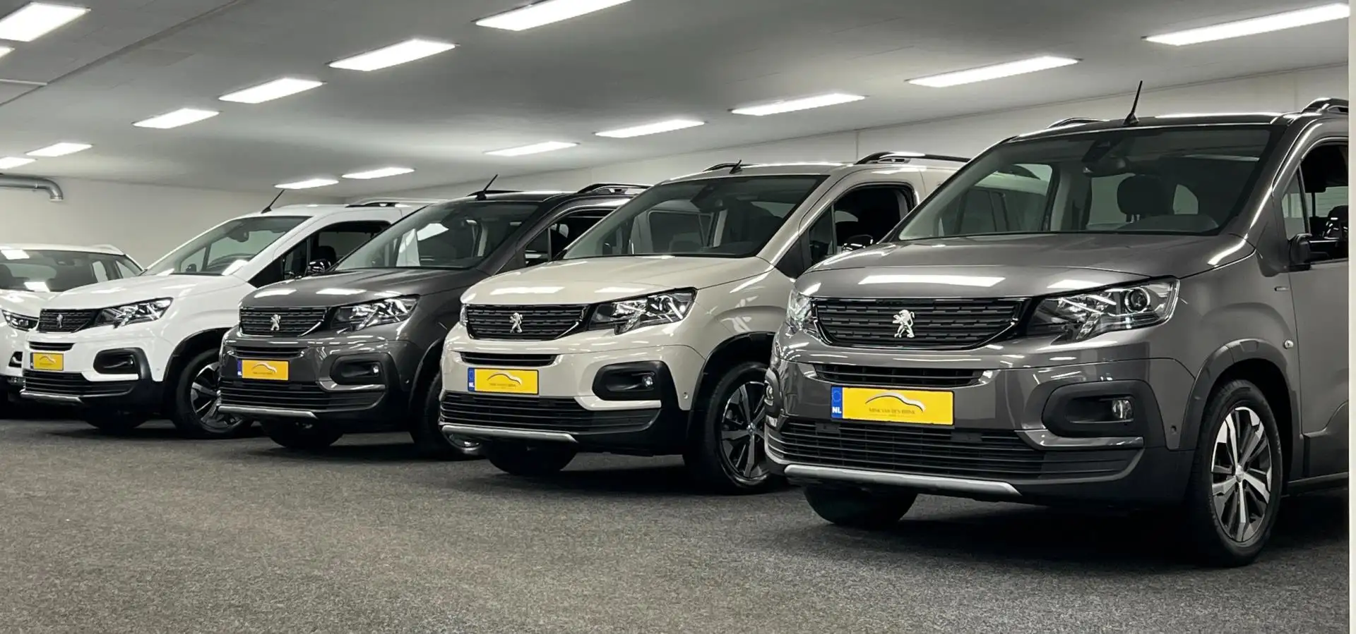 Citroen Berlingo 1.2 PureTech Live*Airco*Navi-Carplay-LmVelgen*Crui Grijs - 2
