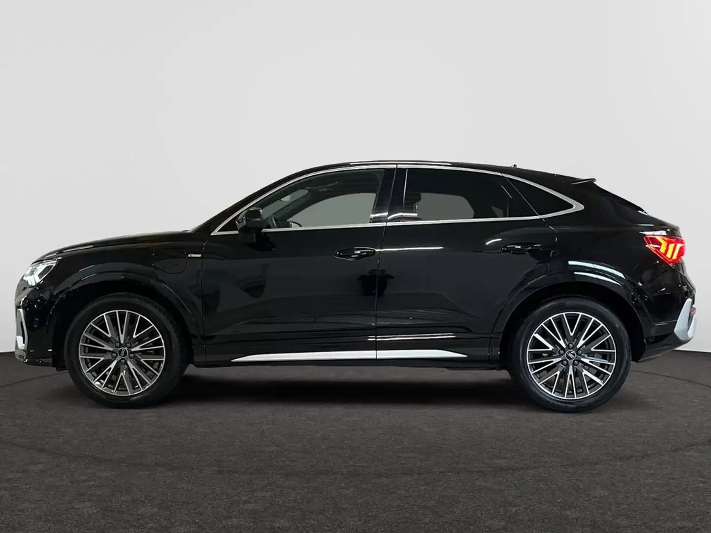 Audi Q3 Sportback Audi Q3 Sportback S line 45 TFSI e 180(2 Zwart - 2