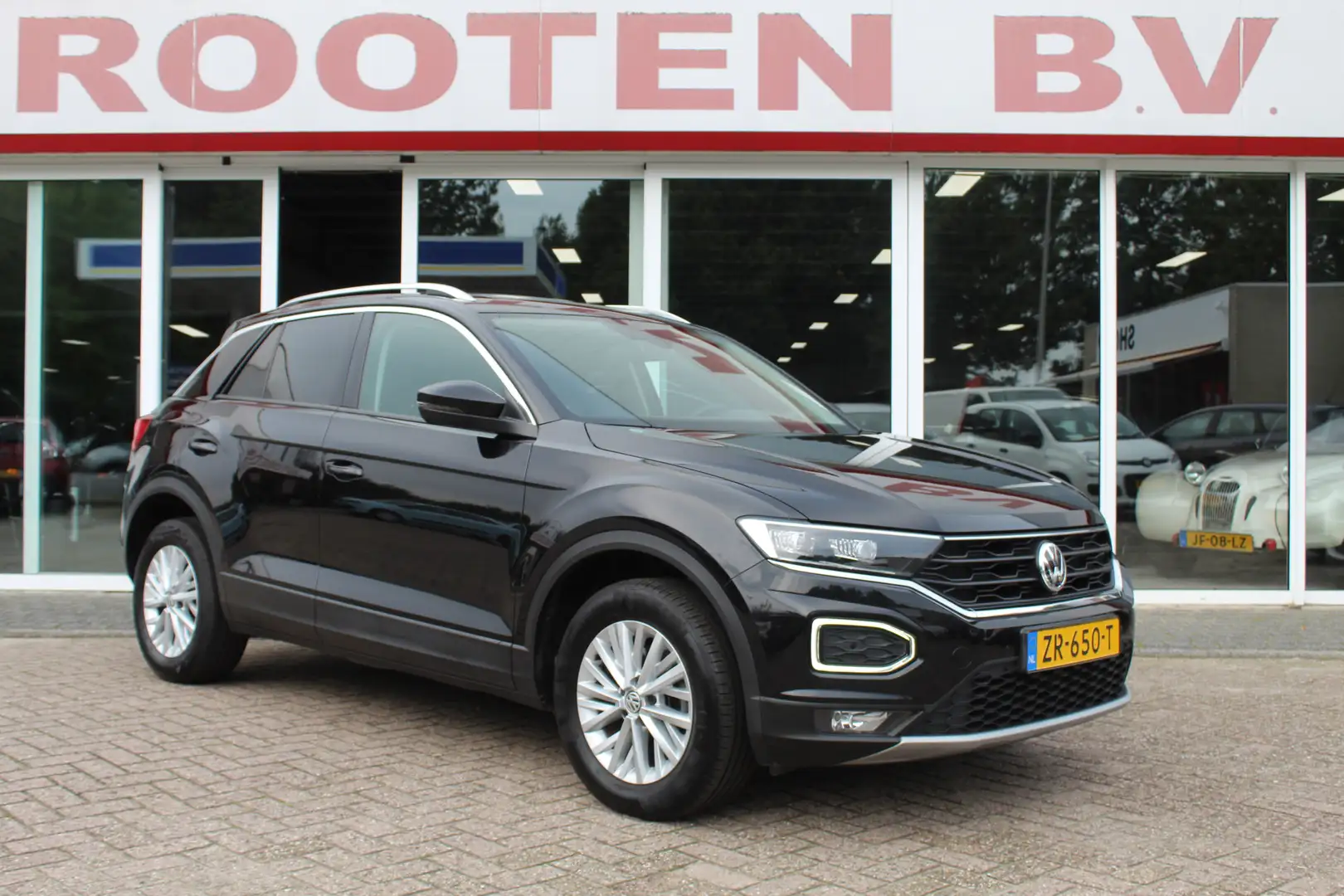 Volkswagen T-Roc 1.5 TSI PANORAMA,NAVI Schwarz - 2