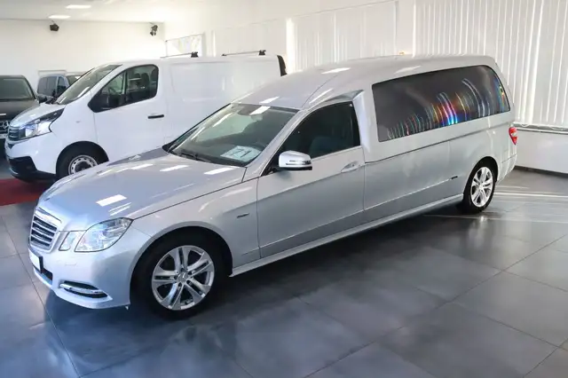 Mercedes-Benz E 250 Kuhlmann Cars Bestattungswagen / Leichenwagen