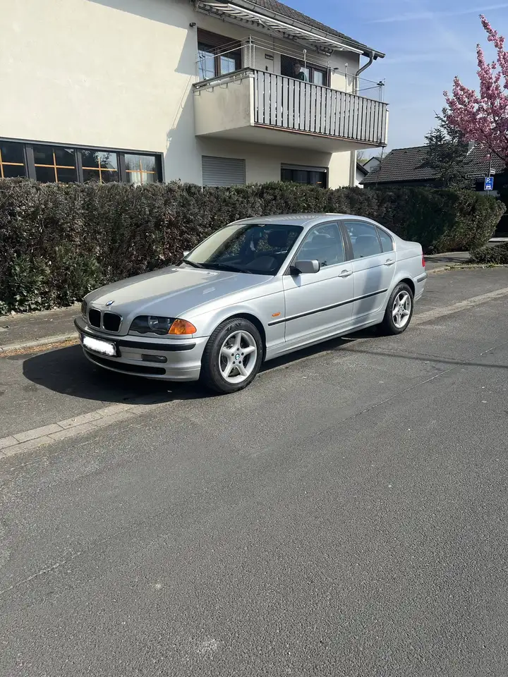 BMW 320i, foto 1