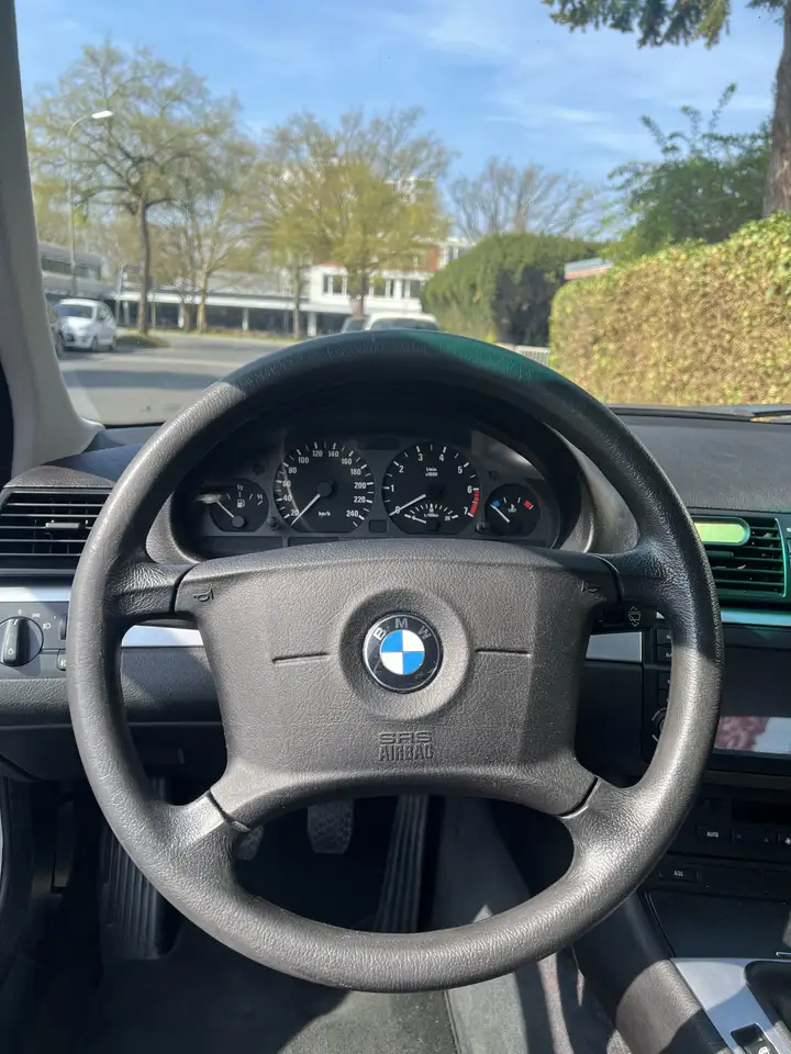 BMW 320i, foto 8