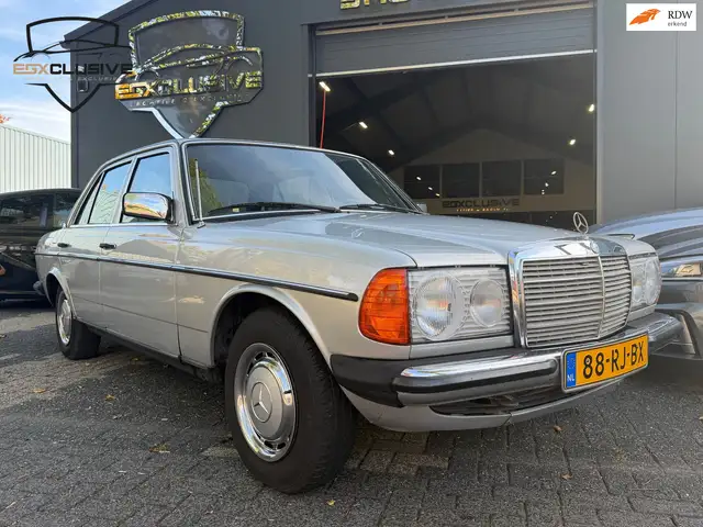 Mercedes-Benz 280 200-280 (W123) 300 D 5 cyl. Automaat