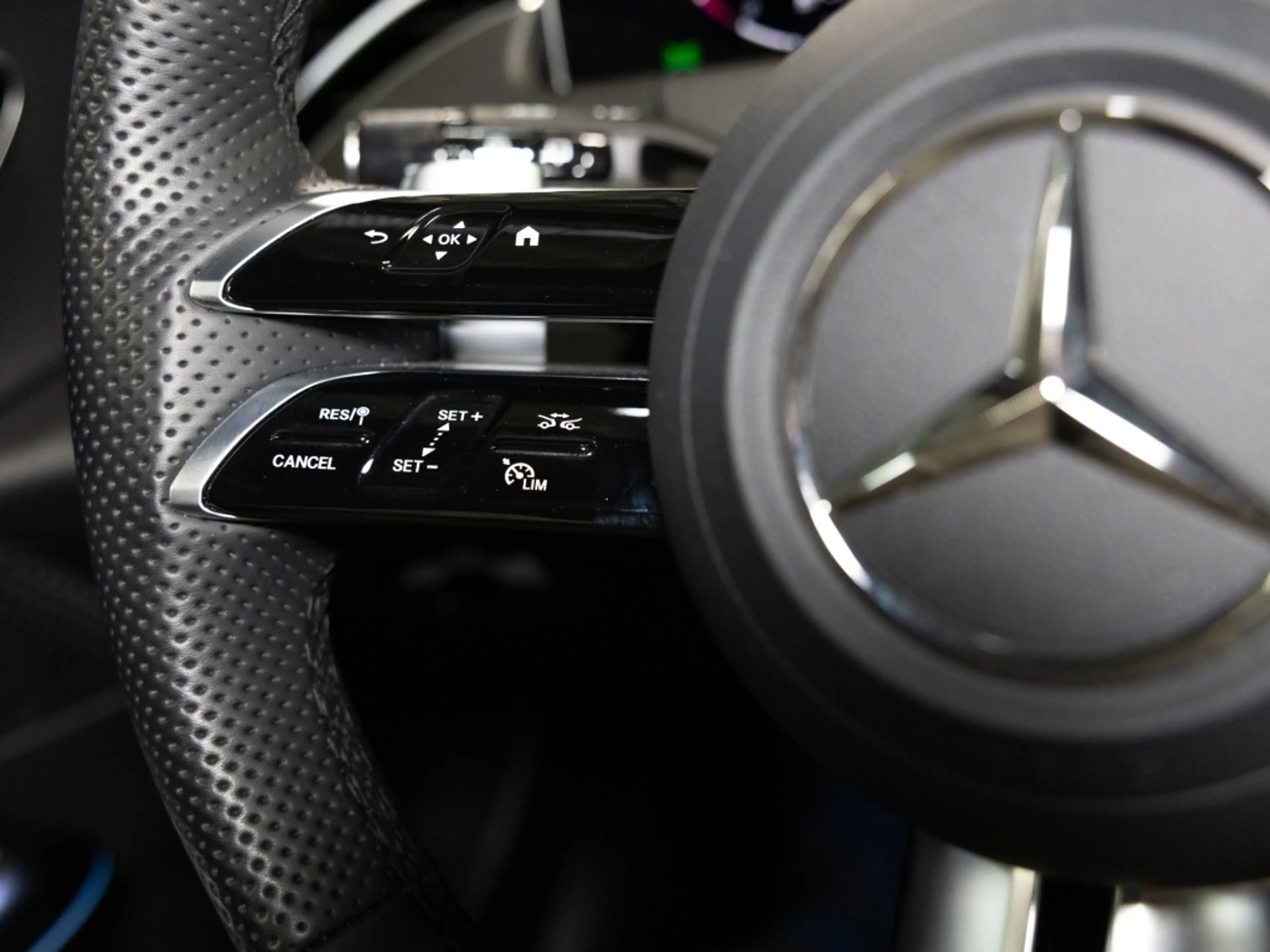 Mercedes-Benz E 200 T , AMG NIGHT AHK DISTR KAMERA PANO SPUR — photo 14