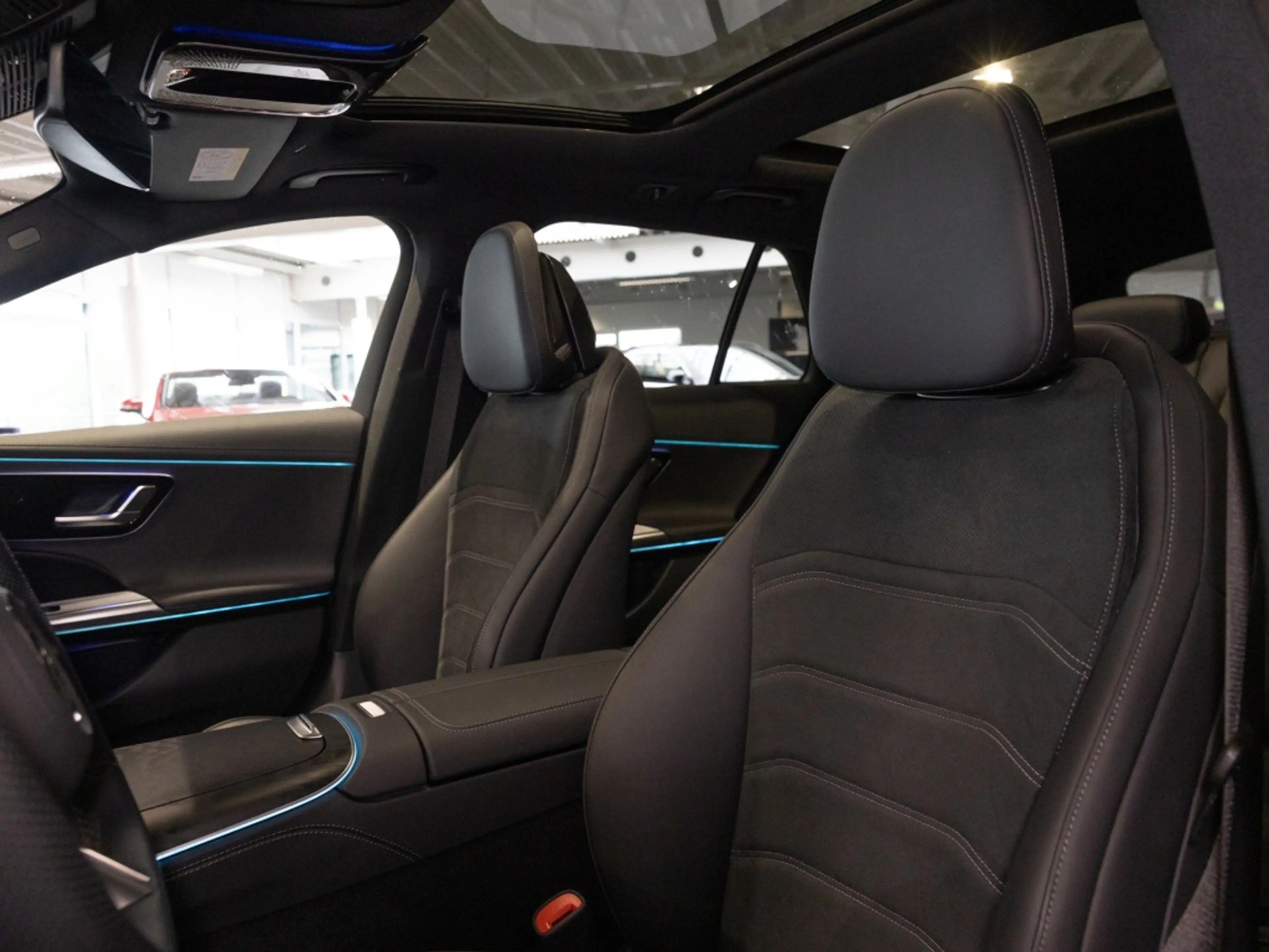 Mercedes-Benz E 200 T , AMG NIGHT AHK DISTR KAMERA PANO SPUR — photo 8