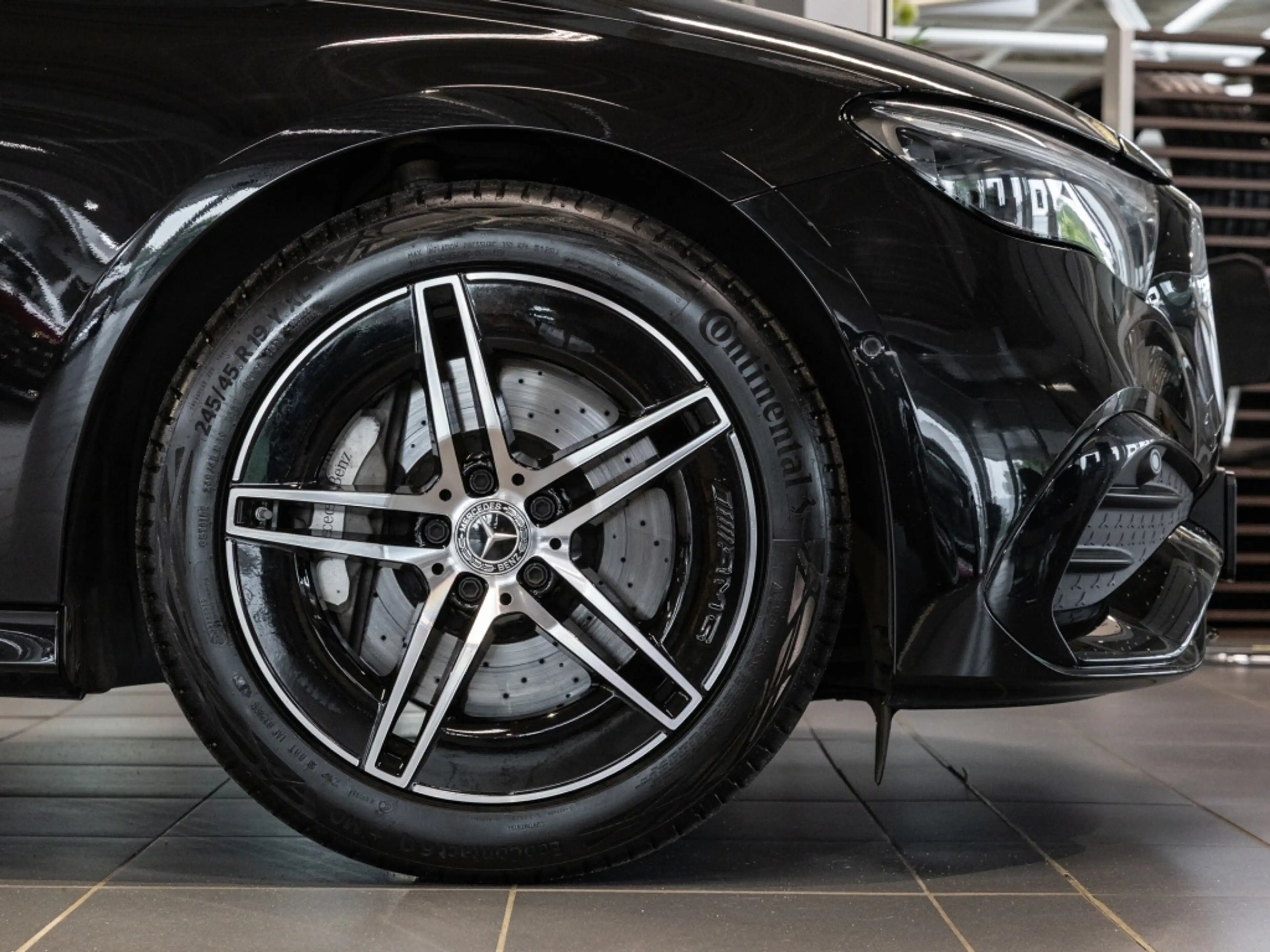 Mercedes-Benz E 200 T , AMG NIGHT AHK DISTR KAMERA PANO SPUR — photo 6