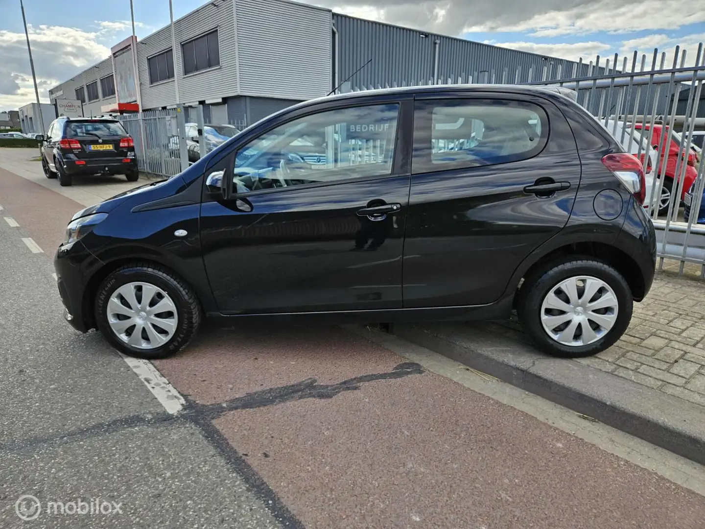 Peugeot 108 1.0 e-VTi Blue Lease Executive Zwart - 2