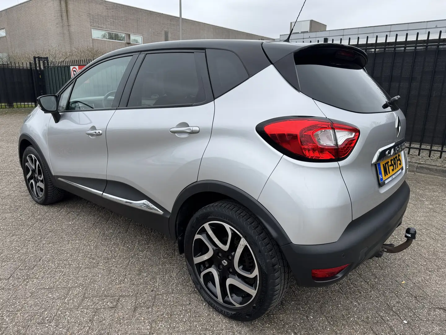 Renault Captur 1.5 dCi Autom/Tiptr Dynamique Navi/Clima/Cam/PDC/T Grijs - 2