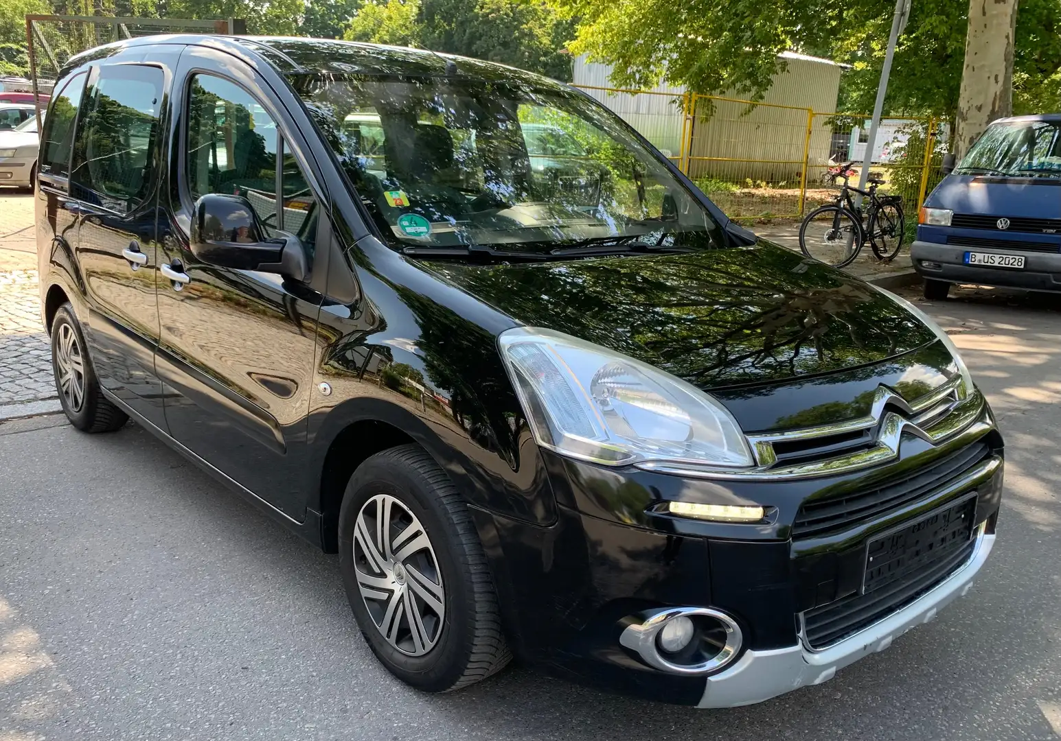 Citroen Berlingo Selection Automatik 1.Hand Scheckheftgepflegt Schwarz - 1