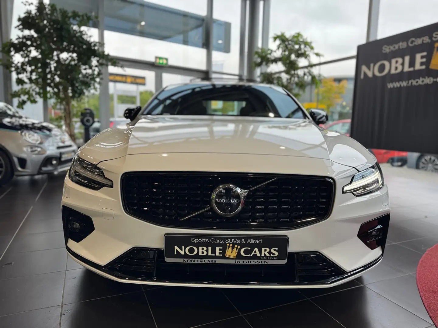 Volvo S60 Lim. Plus Dark PANO 360° H/K LED Weiß - 2