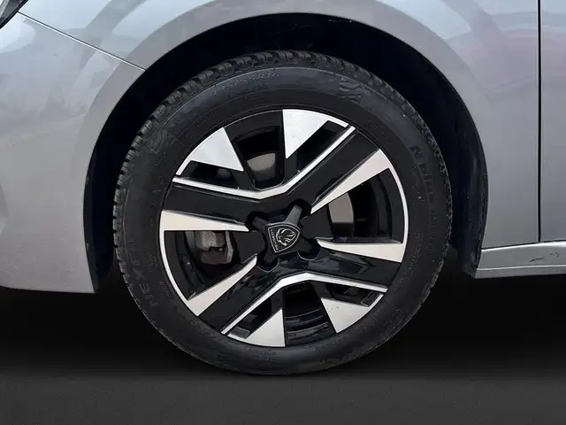 Peugeot 208 view 8