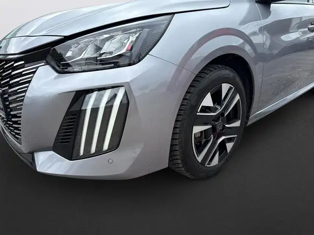 Peugeot 208 view 9