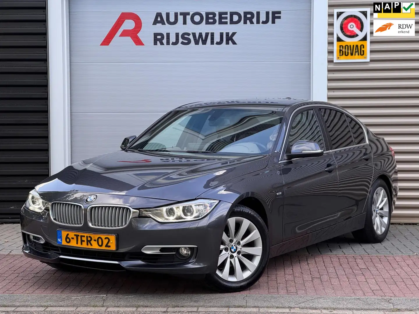 BMW 320 3-serie 320i Executive Sport Navi/Led Grijs - 1
