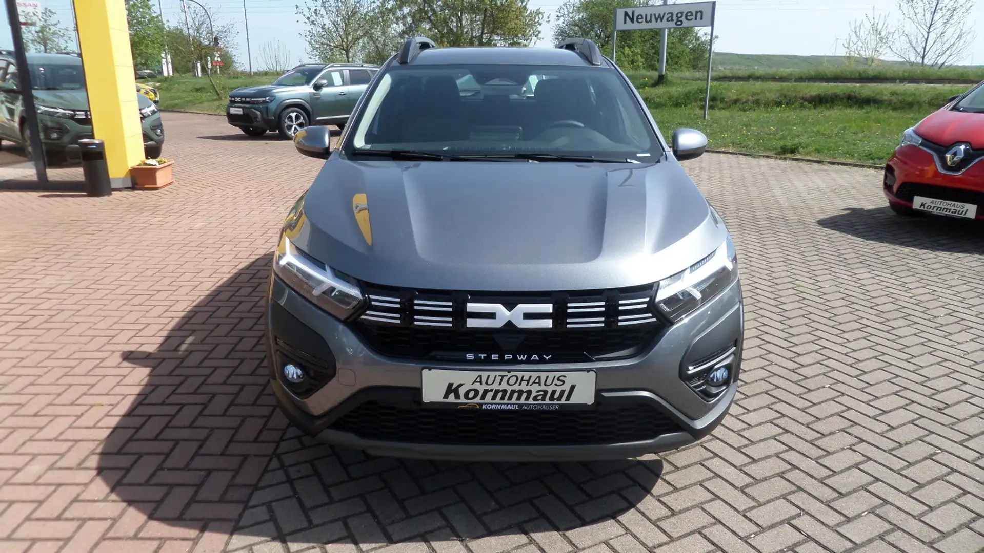 Dacia Sandero Stepway Expression TCe 90 PS CVT Automatik Winterpaket, Navi, Automatik Grijs - 2