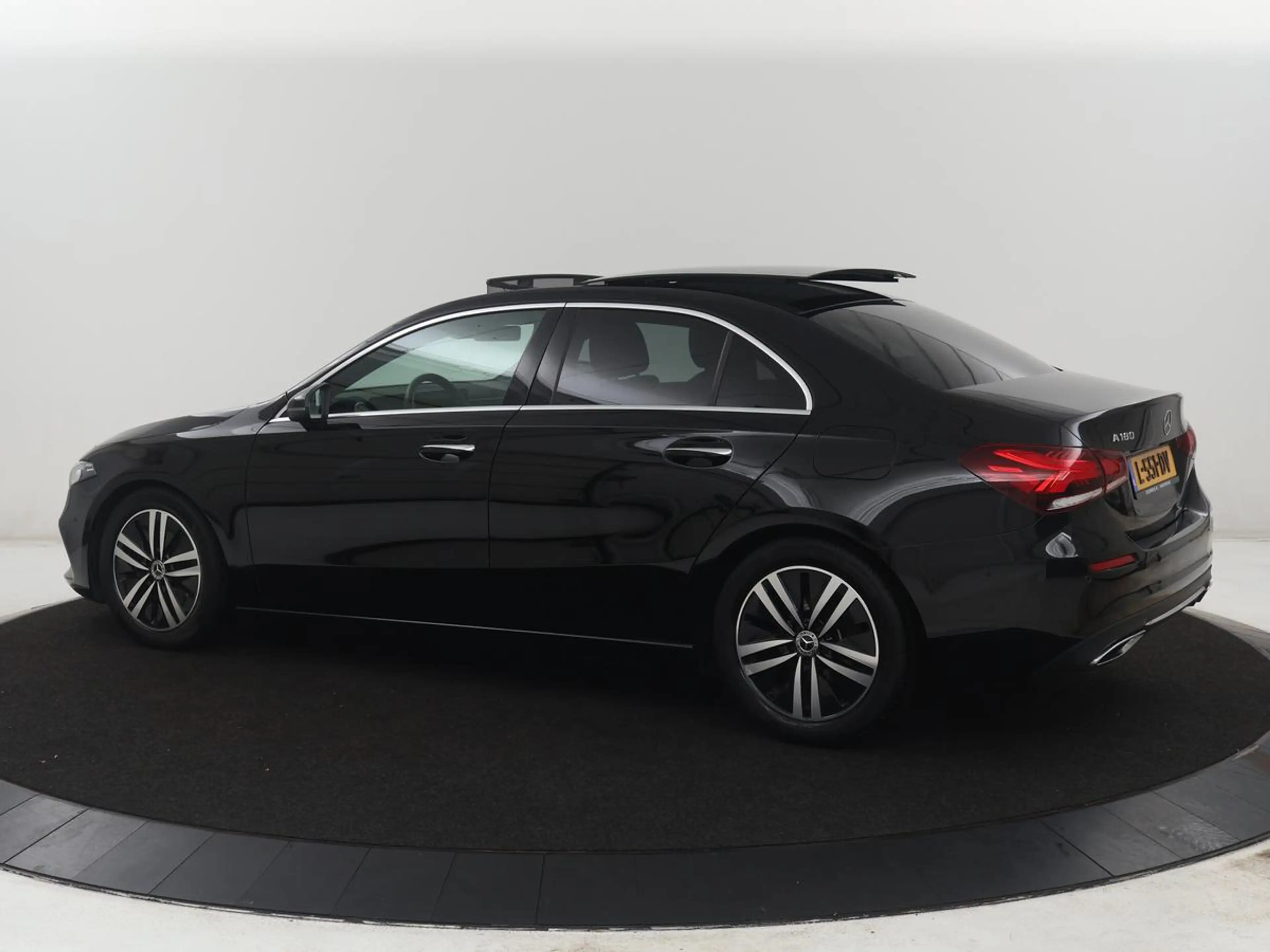 Mercedes-Benz A 180 Business Solution Luxury — photo 2