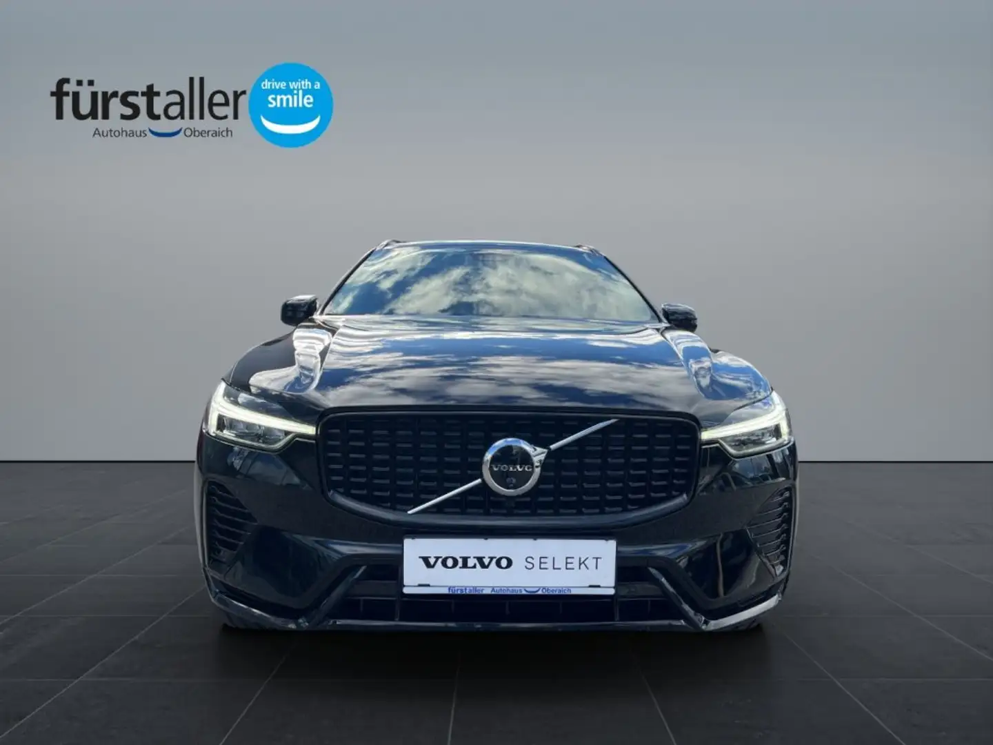 Volvo XC60 Plus, T6 AWD Plug-in Hybrid, Elektrisch/Benzin, Dark Schwarz - 2