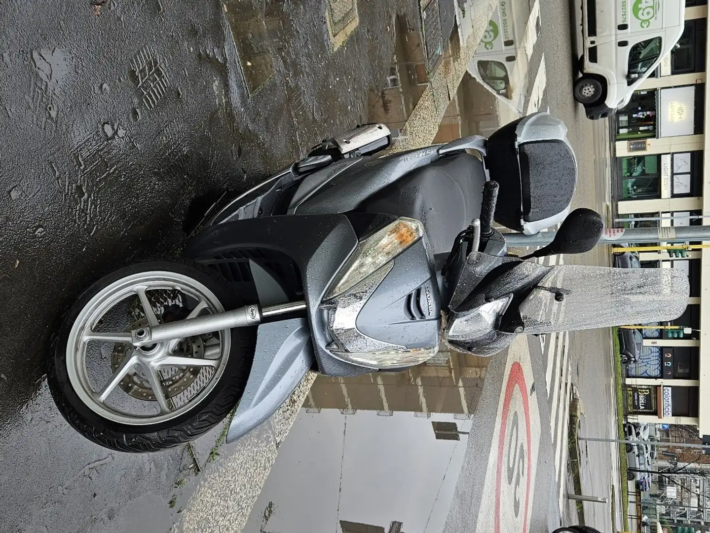 Honda SH 300 Срібний - 1