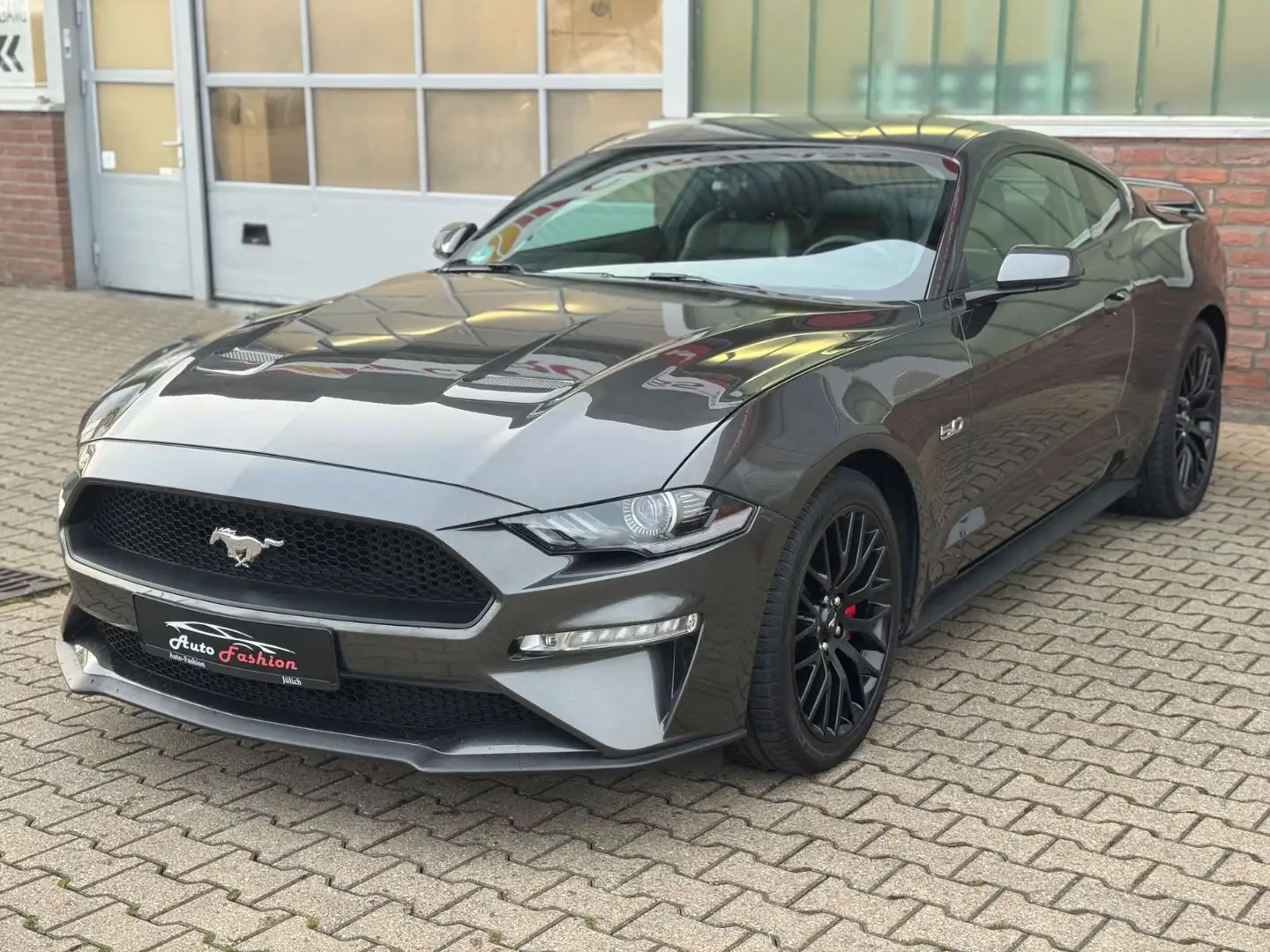 Ford Mustang 5.0 V8 GT Fastback Grau - 1
