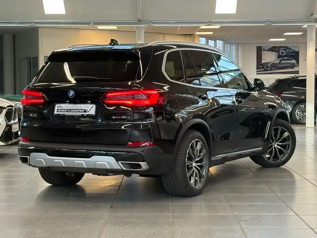 BMW X5 Xdrive45e view 2