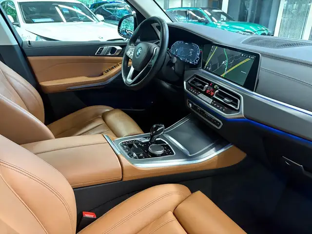BMW X5 Xdrive45e view 8
