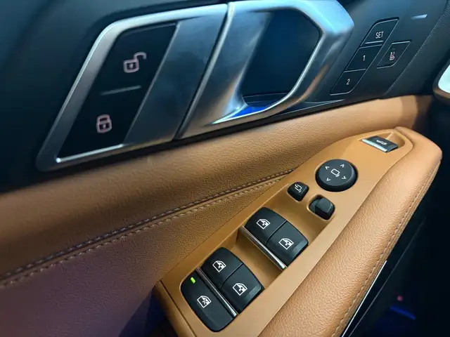BMW X5 Xdrive45e view 17