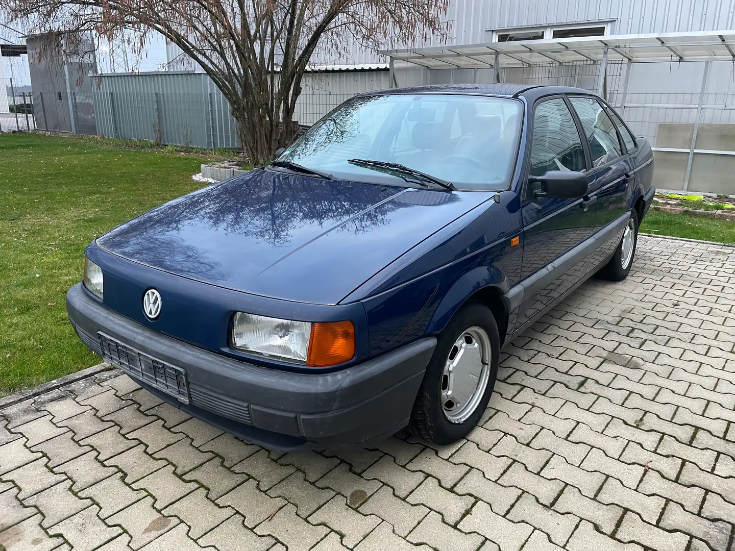 Volkswagen Passat 1.8 CL Blau - 1
