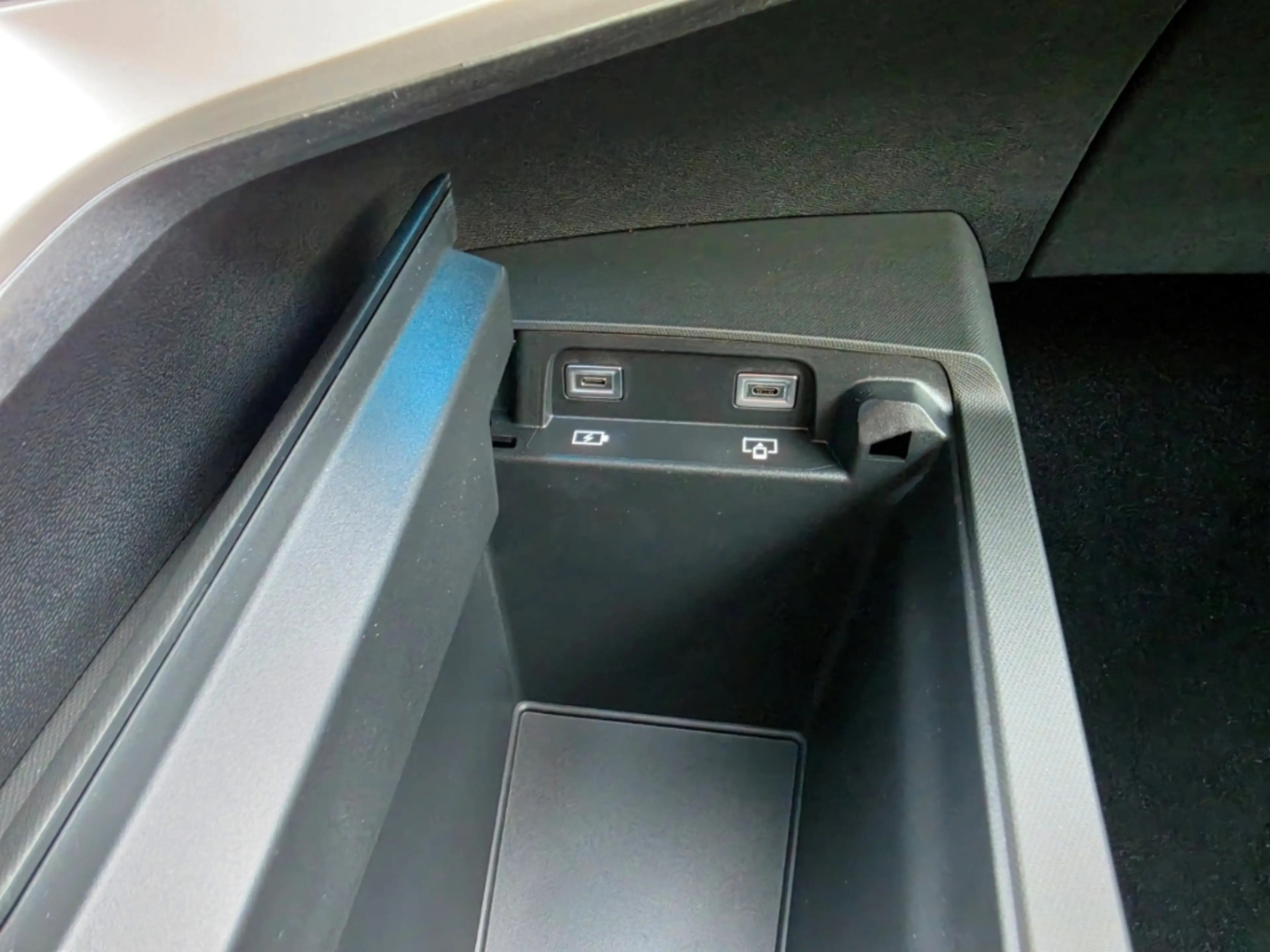 Peugeot 3008 GT Electric 73 kWh 360° Kessy ACC LED DAB Alu — photo 14