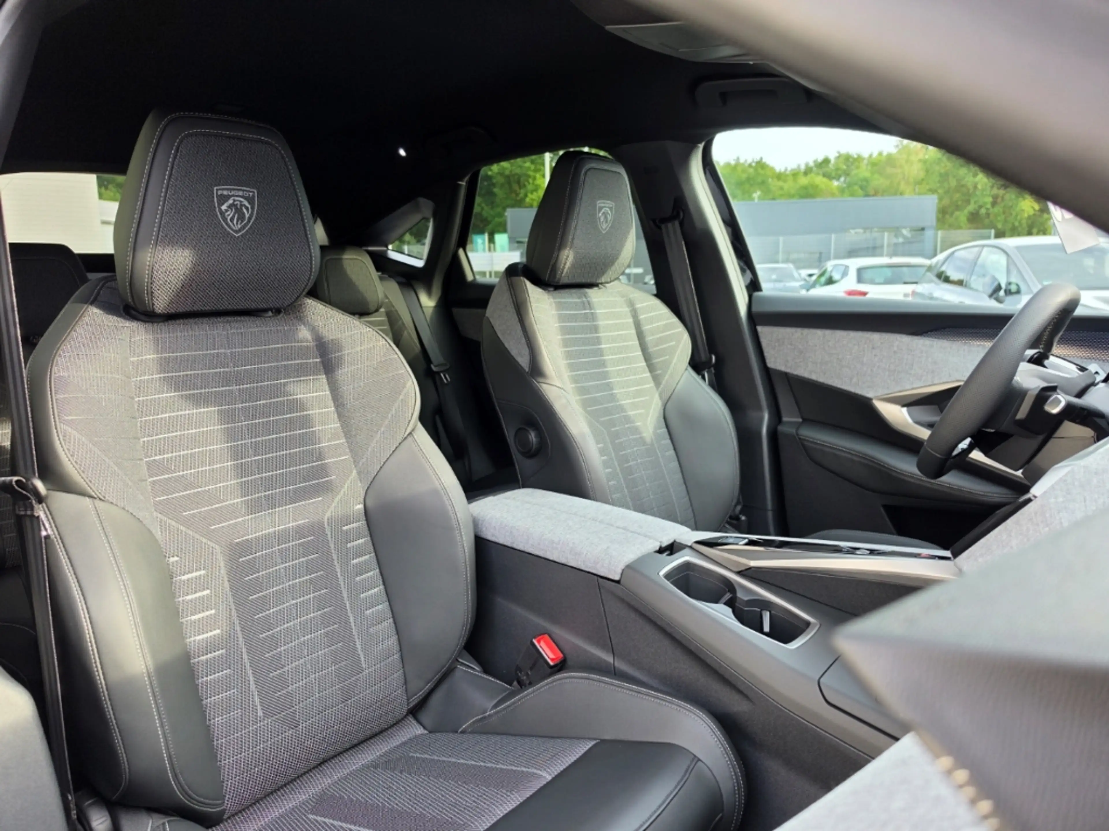 Peugeot 3008 GT Electric 73 kWh 360° Kessy ACC LED DAB Alu — photo 8