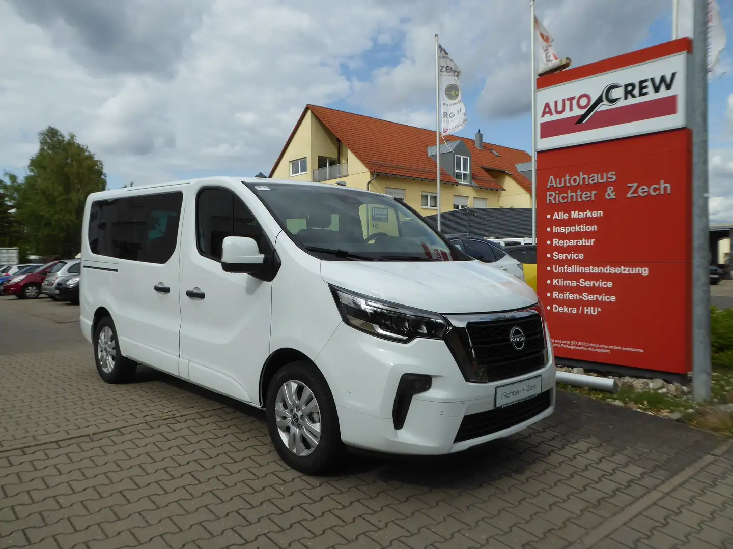 Nissan Primastar L1H1 2,8t Tekna 8-Sitzer Weiß - 1