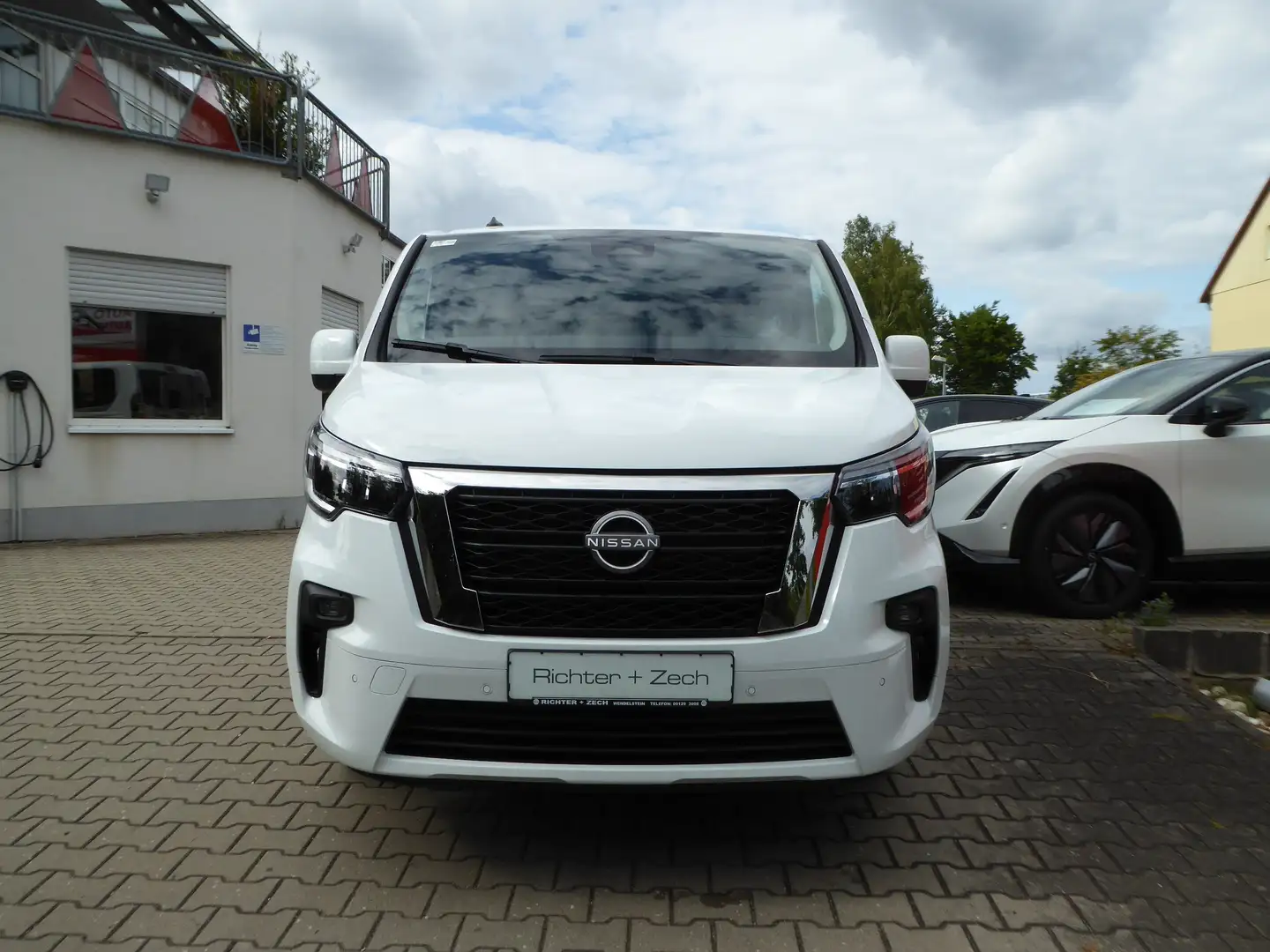 Nissan Primastar L1H1 2,8t Tekna 8-Sitzer Weiß - 2